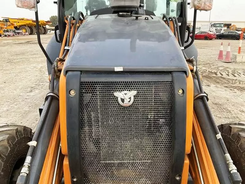 Экскаватор-погрузчик CASE 570SV.