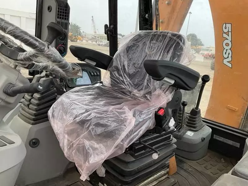 Экскаватор-погрузчик CASE 570SV.