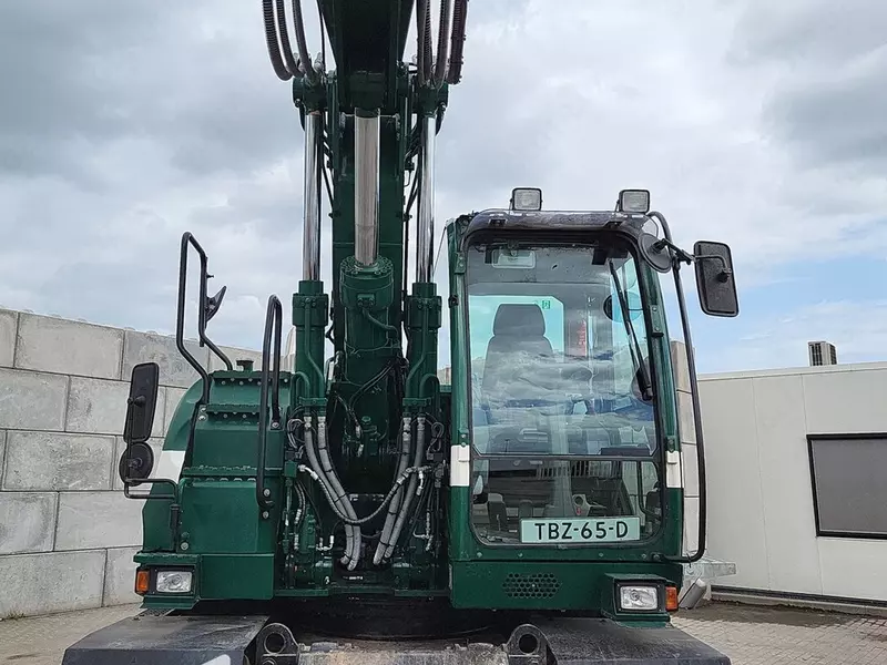 Колесный экскаватор Hitachi ZX190W -5B