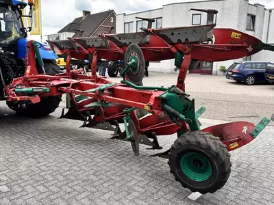 Плуг Kverneland LB100 4-Schaar Ploeg met Vorenpakker.