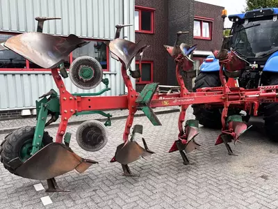 Плуг Kverneland LB100 4-Schaar Ploeg met Vorenpakker.
