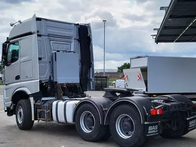 Тягач Mercedes Arocs 3363 6X4.