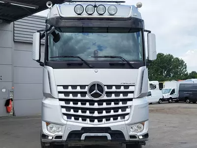 Тягач Mercedes Arocs 3363 6X4.