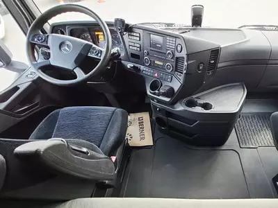 Тягач Mercedes Arocs 3363 6X4.