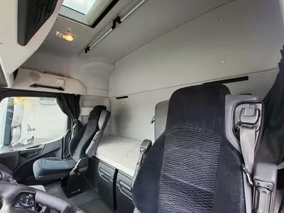 Тягач Mercedes Arocs 3363 6X4.