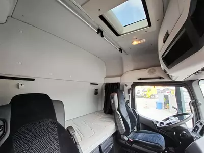 Тягач Mercedes Arocs 3363 6X4.