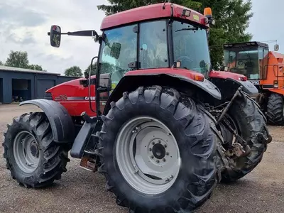 Колесный трактор Case IH MX135.