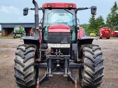 Колесный трактор Case IH MX135.