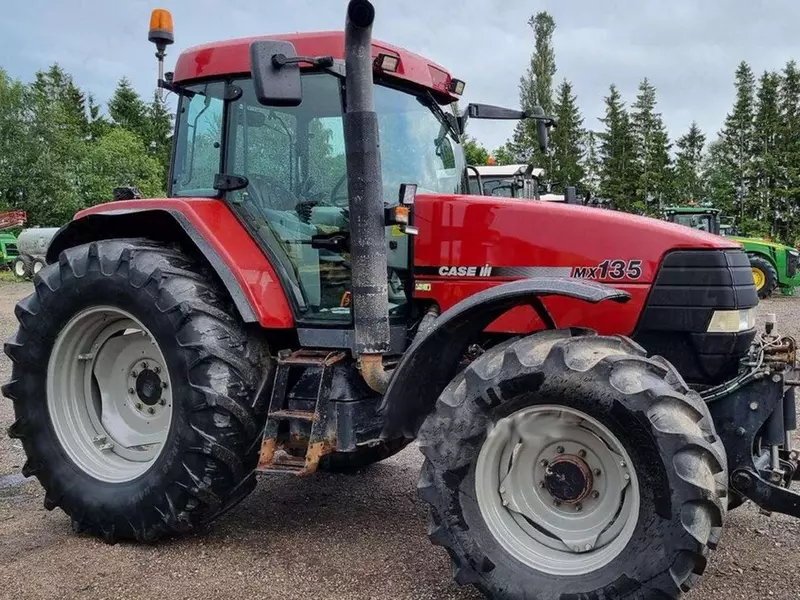 Колесный трактор Case IH MX135.