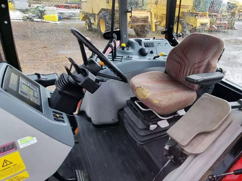 Колесный трактор Case IH MX135.