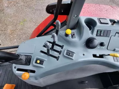 Колесный трактор Case IH MX135.