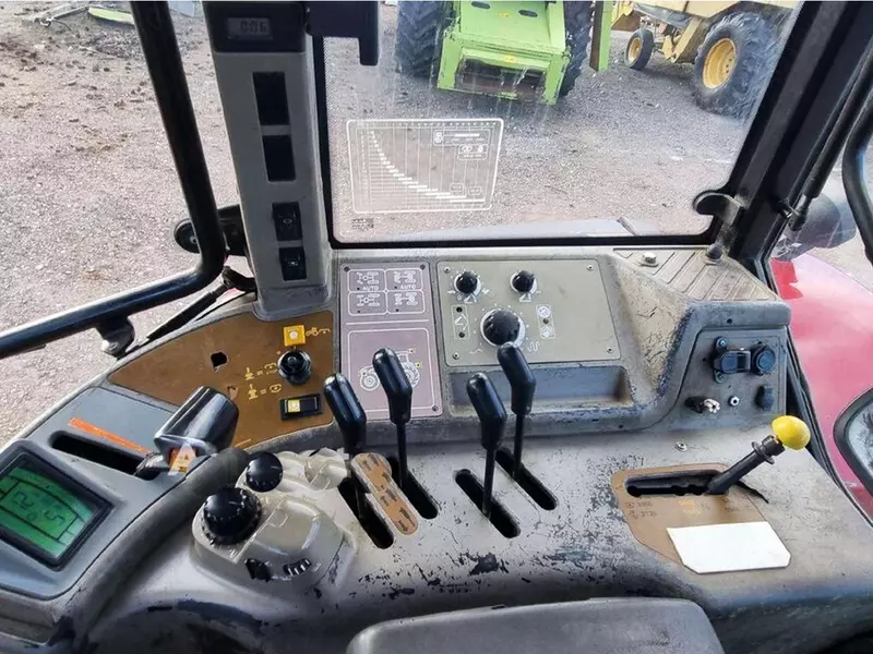 Колесный трактор Case IH MXM140.