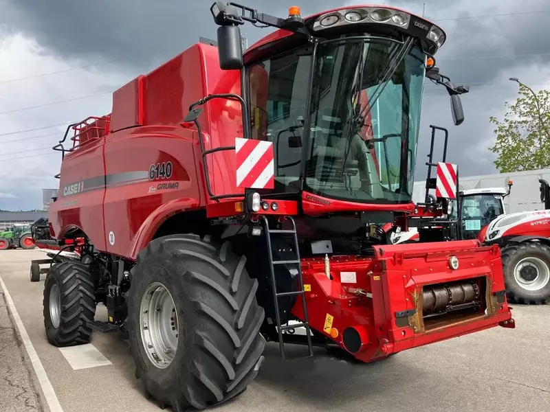 Зерноуборочный комбайн Case IH Axial Flow 6140 X-Flow
