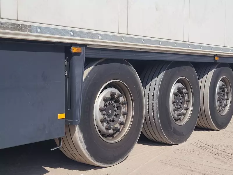 Schmitz sovutgichli yarim tirkama