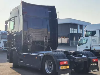 Sadel tortuvchi Scania S450 4X2