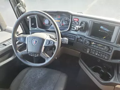 Sadel tortuvchi Scania S450 4X2