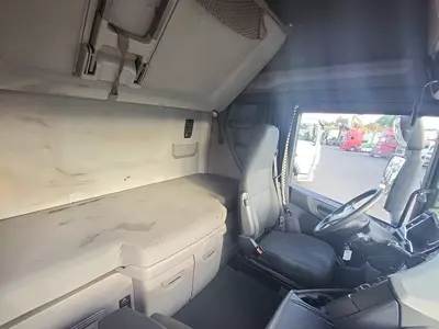 Sadel tortuvchi Scania S450 4X2