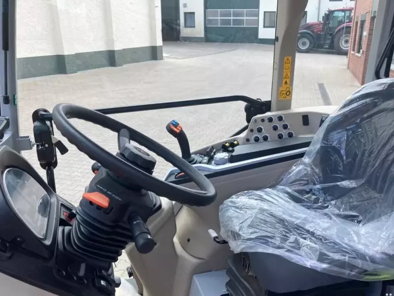 Трактор колесный Massey Ferguson 3FR.85 CAB EFFICIENT