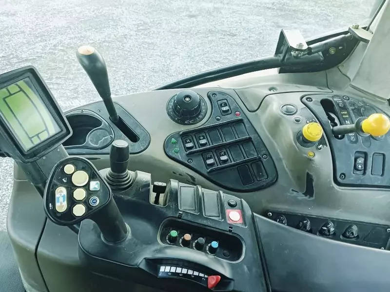 Трактор колесный Case IH Maxxum 140