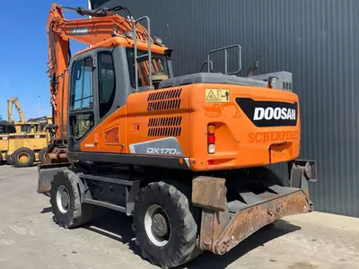 Колёсный экскаватор Doosan DX170W-5
