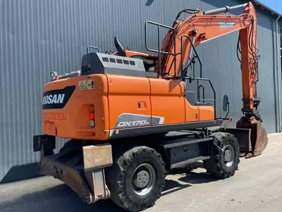 Колёсный экскаватор Doosan DX170W-5
