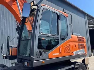 Колёсный экскаватор Doosan DX170W-5