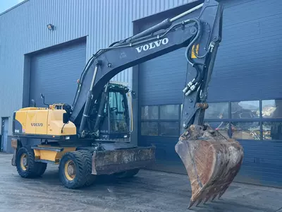 Колёсный экскаватор Volvo EW 180C