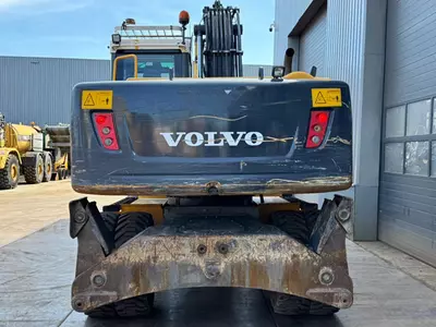 Колёсный экскаватор Volvo EW 180C