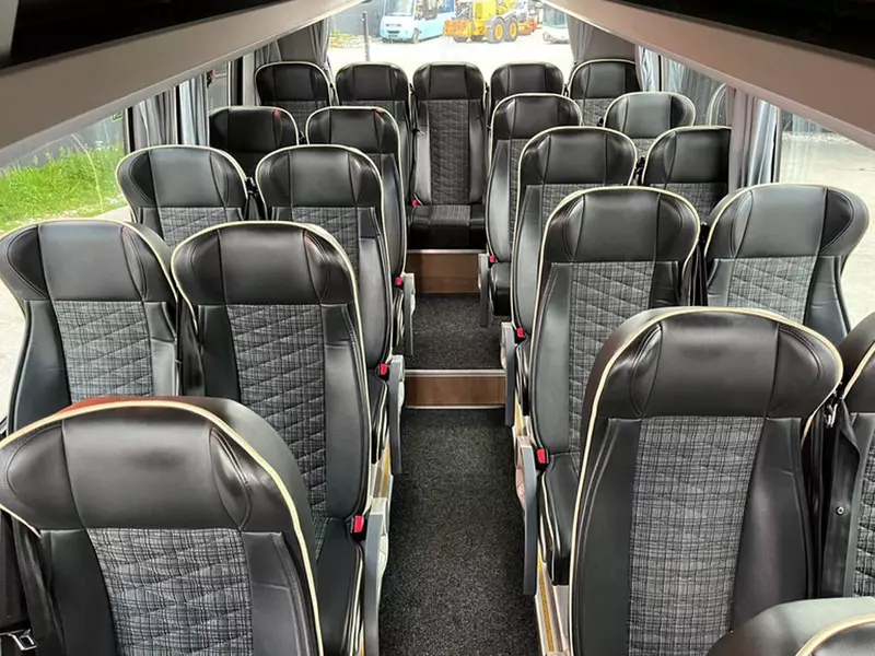 Микроавтобус Iveco First Rosero 70C21