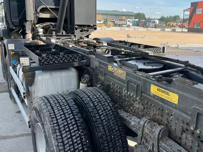 Самосвал Mercedes-Benz Arocs 3253 8x4