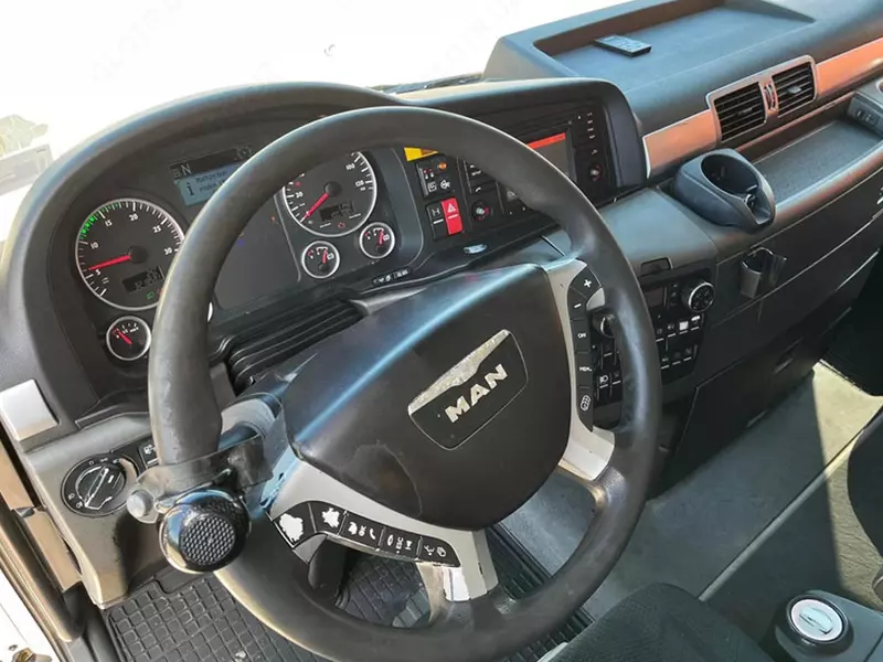 Refrijerator MAN TGX 26.480 6x2 4 HULTSTEINS