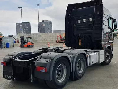 MAN TGX 33.510 6X4 tortuvchi yuk mashinasi