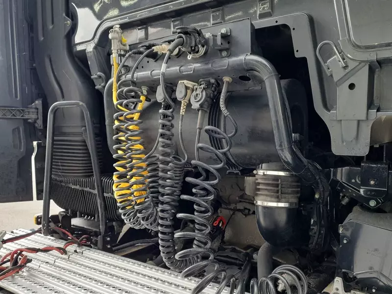 MAN TGX 33.510 6X4 tortuvchi yuk mashinasi