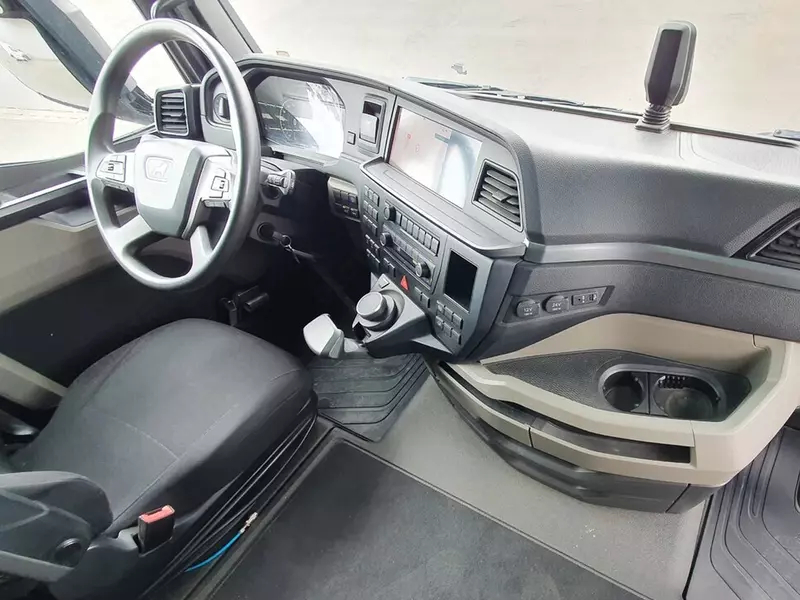 MAN TGX 33.510 6X4 tortuvchi yuk mashinasi