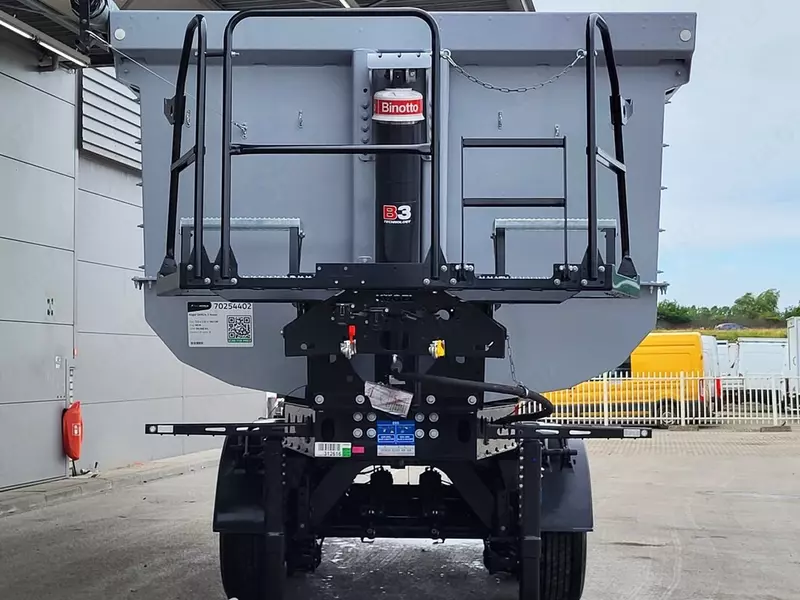 Kögel o‘z-o‘zidan tushadigan yarim tirkamalar