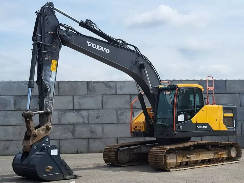 Гусеничный экскаватор Volvo EC220 E L