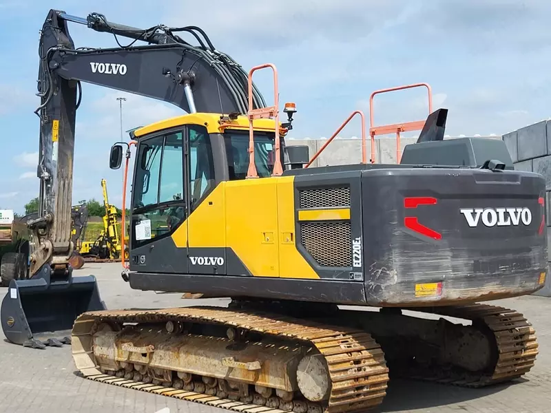 Volvo EC220 E L g‘ildirakli ekskavator