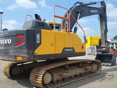 Гусеничный экскаватор Volvo EC220 E L