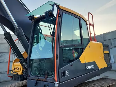 Гусеничный экскаватор Volvo EC220 E L