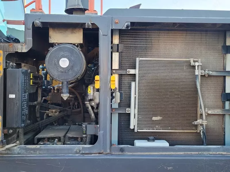 Volvo EC220 E L g‘ildirakli ekskavator