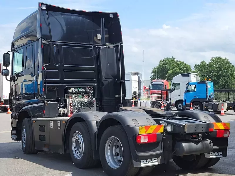 DAF XF 480 6X2 tortuvchi yuk mashinasi