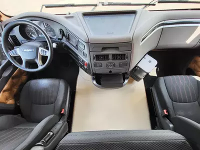 DAF XF 480 6X2 tortuvchi yuk mashinasi