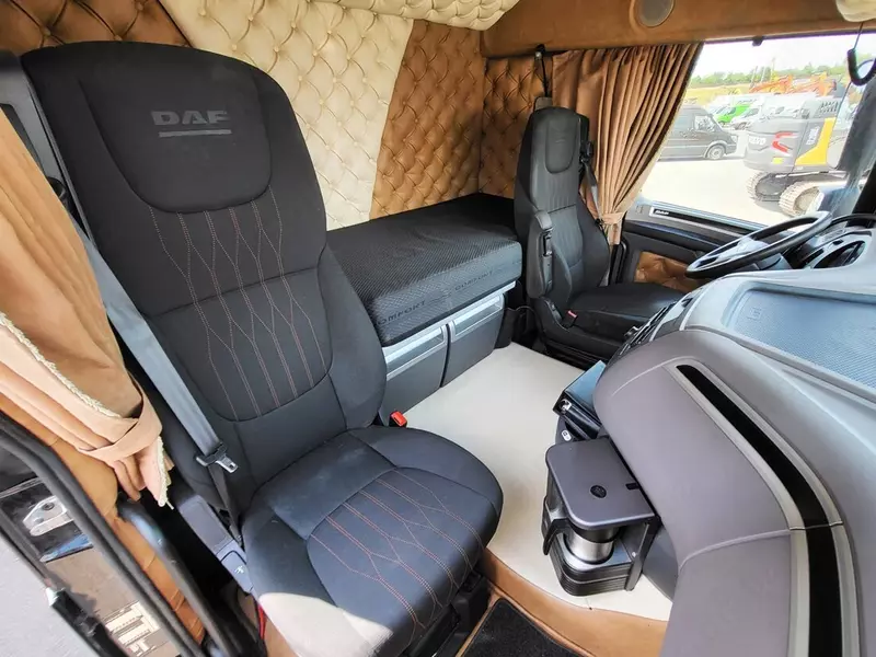 DAF XF 480 6X2 tortuvchi yuk mashinasi