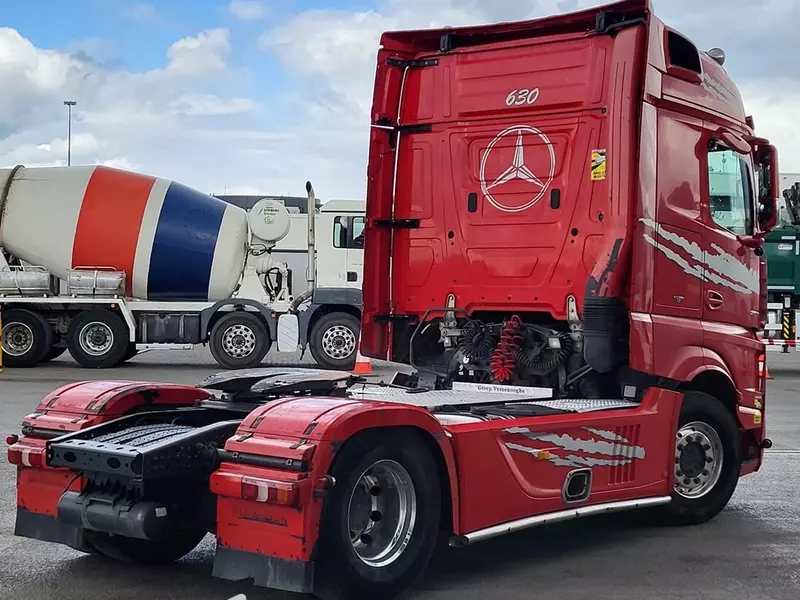 Тягач Mercedes Actros 2063 4X2