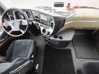 Тягач Mercedes Actros 2063 4X2