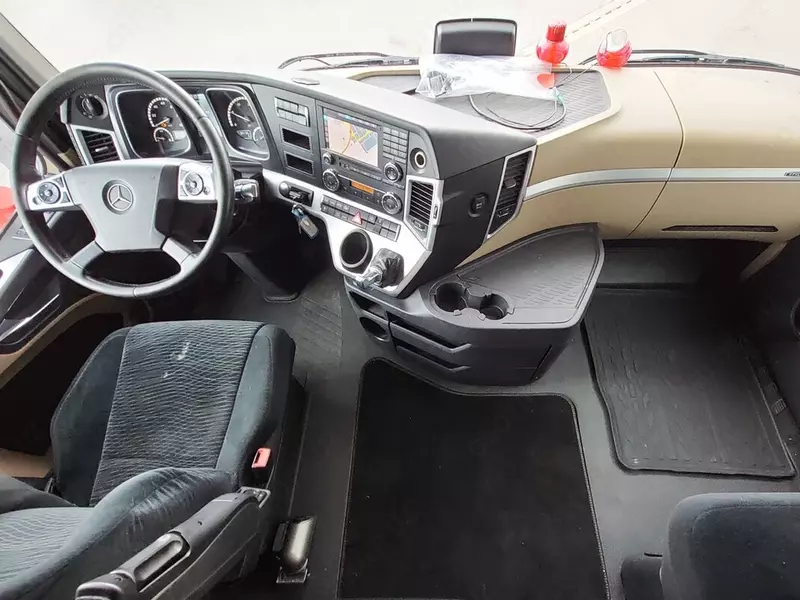 Тягач Mercedes Actros 2063 4X2