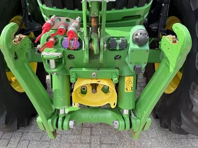 Колесный трактор John Deere 6R250 Autpowr