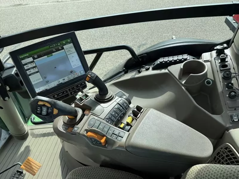 Колесный трактор John Deere 6R250 Autpowr