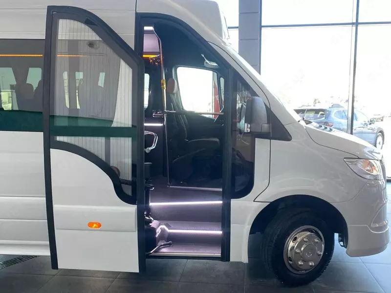 Микроавтобус Mercedes-Benz Sprinter 517