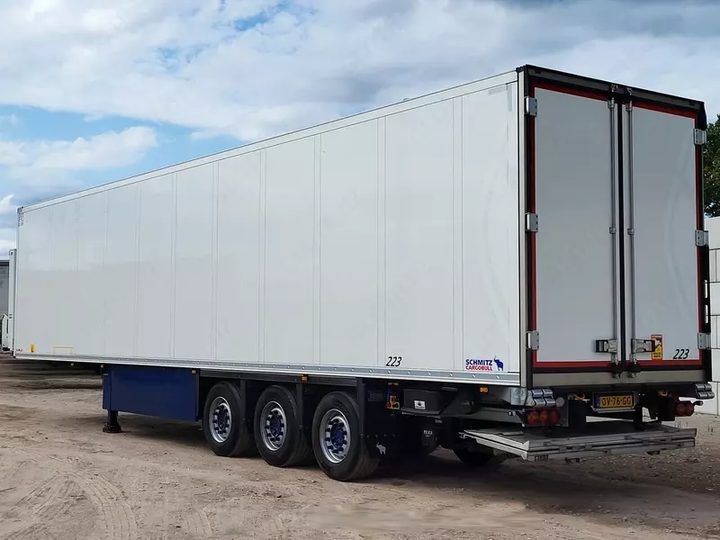 Sovutkichli yarim tirkama Schmitz